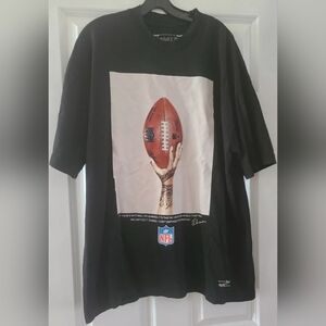 MITCHELL & NESS FENTY SUPER BOWL LVII ICON T-SHIRT SIZE Large - NFL - Rihanna